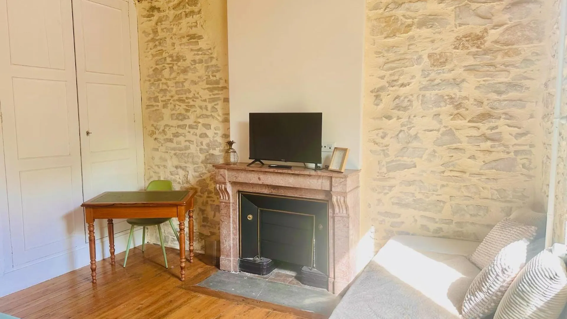 Superbe Maison En Pierre Sault-Brenaz Prázdninový dům